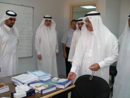مدير الجامعة فيةي معمل الكل