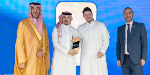 خريج جامعة