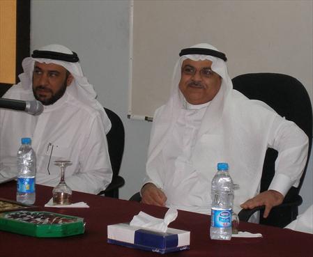 معالي مدير الجامعة  مع سعادة عميد الكلية في احدى زياراته للكلية   