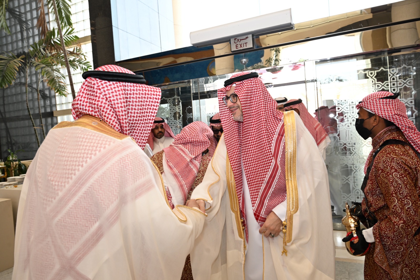 جامعة الملك عبدالعزيز تنظم حفل المعايدة للمنسوبين والمنسوبات بمناسبة عيد الفطر المبارك